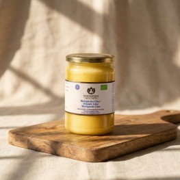 Био гхи из коровьего молока — очищенное сливочное масло с мягким ореховым ароматом. Подходит для приготовления блюд и ценится в аюрведических традициях питания.